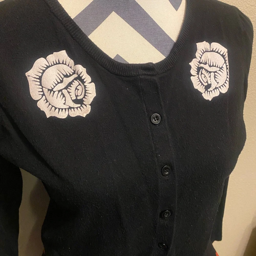 Teenage Runaway sugar skull and roses button up cardigan - Picture 3 of 8
